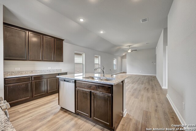 Listing photo id 10 for 6252 Persimmon Lake