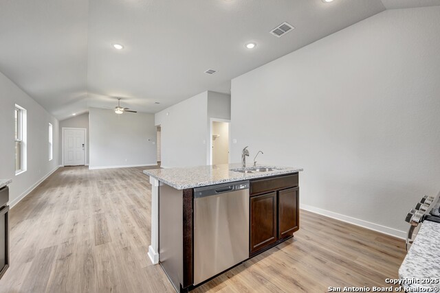 Listing photo id 11 for 6252 Persimmon Lake