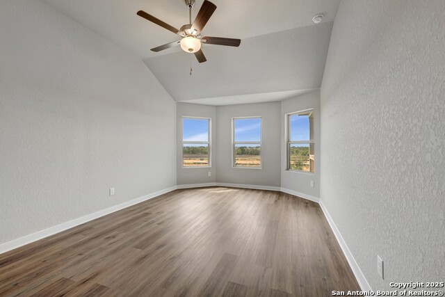 Listing photo id 12 for 6252 Persimmon Lake