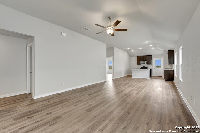 Listing photo id 3 for 6252 Persimmon Lake