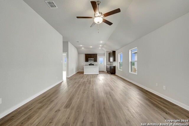 Listing photo id 4 for 6252 Persimmon Lake