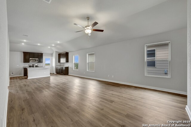 Listing photo id 5 for 6252 Persimmon Lake