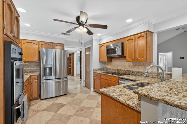 Listing photo id 9 for 12918 Queens Forest