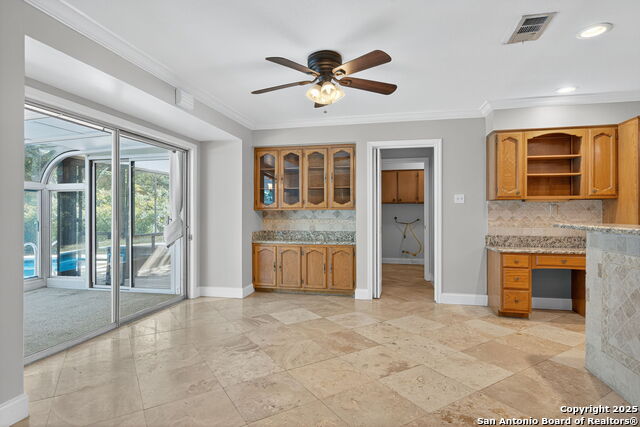 Listing photo id 12 for 12918 Queens Forest