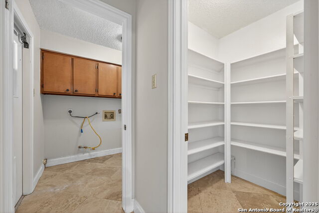 Listing photo id 15 for 12918 Queens Forest