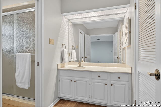 Listing photo id 20 for 12918 Queens Forest