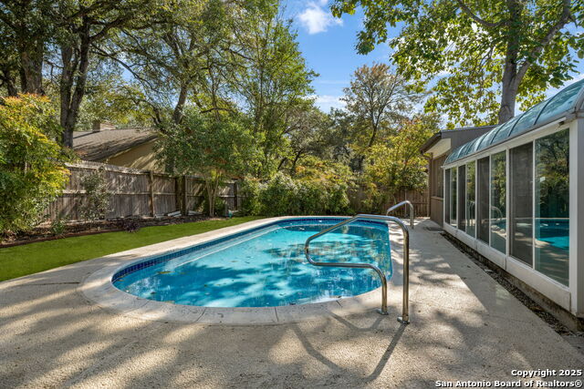 Listing photo id 32 for 12918 Queens Forest