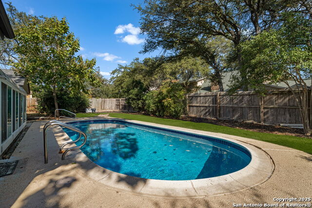 Listing photo id 34 for 12918 Queens Forest