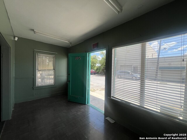 Listing photo id 2 for 1500 Fredericksburg Rd