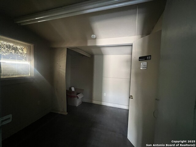 Listing photo id 6 for 1500 Fredericksburg Rd