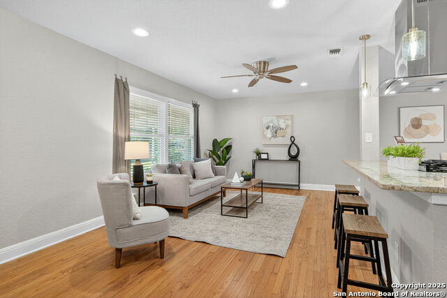 Image 5 of 35 For 237 Wellesley Blvd.