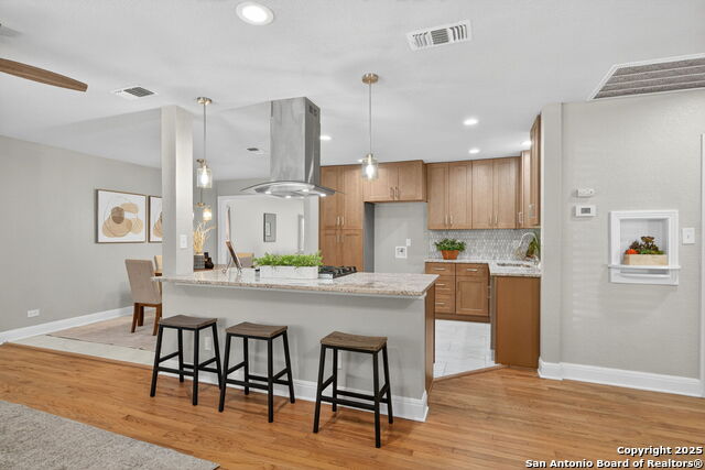 Image 6 of 35 For 237 Wellesley Blvd.