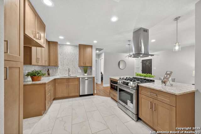 Image 9 of 35 For 237 Wellesley Blvd.