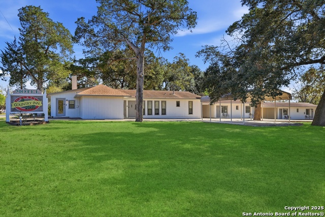 Details for 1016 Avenue E N, Shiner, TX 77984