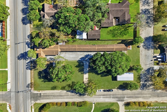 Listing photo id 10 for 1016 Avenue E N