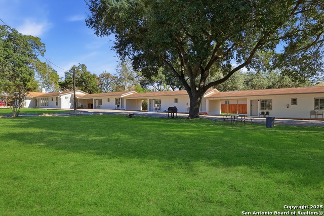 Listing photo id 2 for 1016 Avenue E N