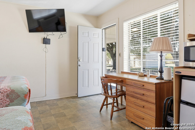 Listing photo id 5 for 1016 Avenue E N