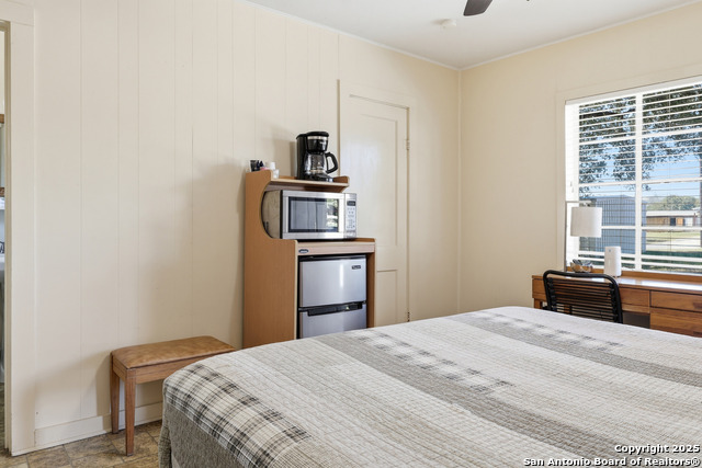 Listing photo id 6 for 1016 Avenue E N