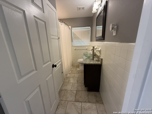 Image 11 of 15 For 2822 Knight Robin