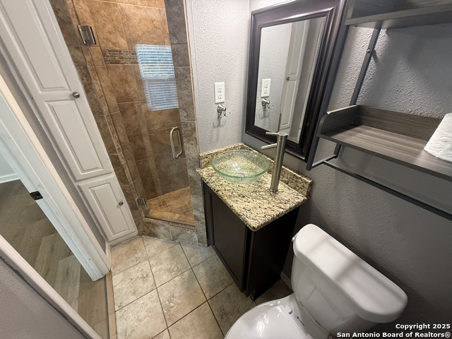 Image 8 of 15 For 2822 Knight Robin