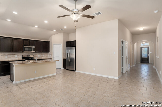 Image 5 of 17 For 466 Meadow Wind