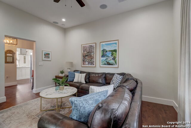 Image 11 of 40 For 546 Academy Ave S