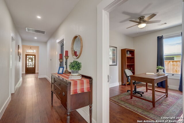 Image 22 of 40 For 546 Academy Ave S