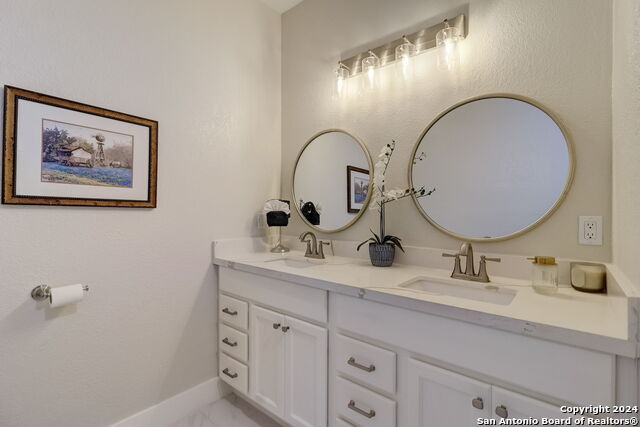 Image 34 of 40 For 546 Academy Ave S