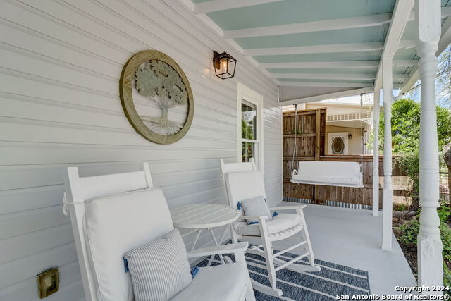 Image 7 of 40 For 546 Academy Ave S