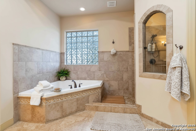 Listing photo id 17 for 129 Legacy  