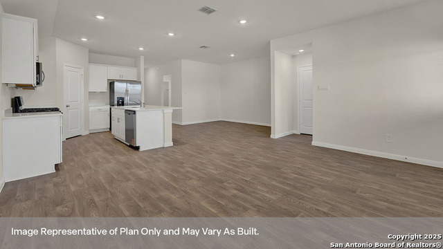 Image 21 of 34 For 251 Yellowstone Drive