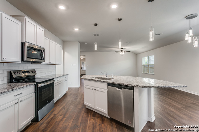 Listing photo id 11 for 12014 Turquoise Pond