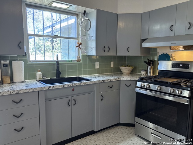 Image 12 of 26 For 315 Dresden  