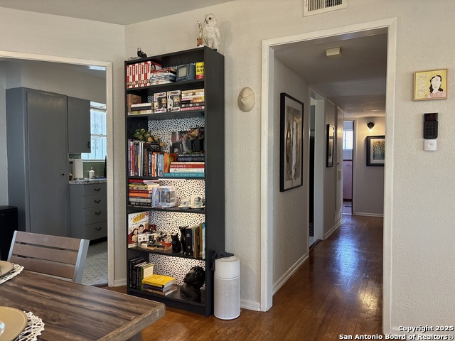 Image 13 of 26 For 315 Dresden  