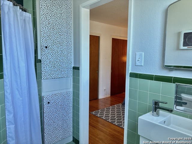 Image 16 of 26 For 315 Dresden  