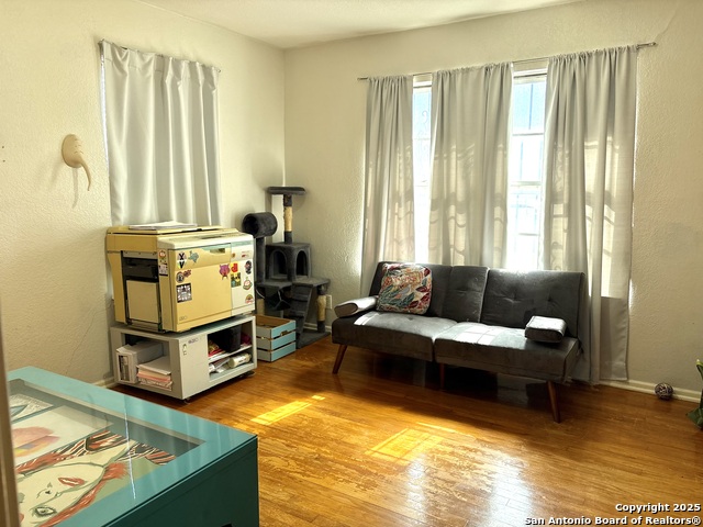 Image 18 of 26 For 315 Dresden  