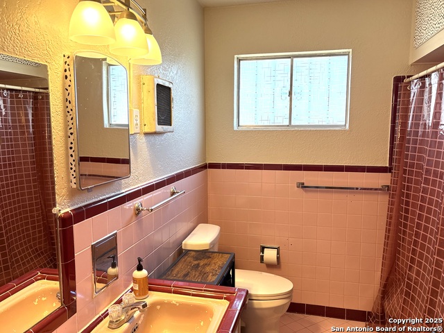 Image 21 of 26 For 315 Dresden  