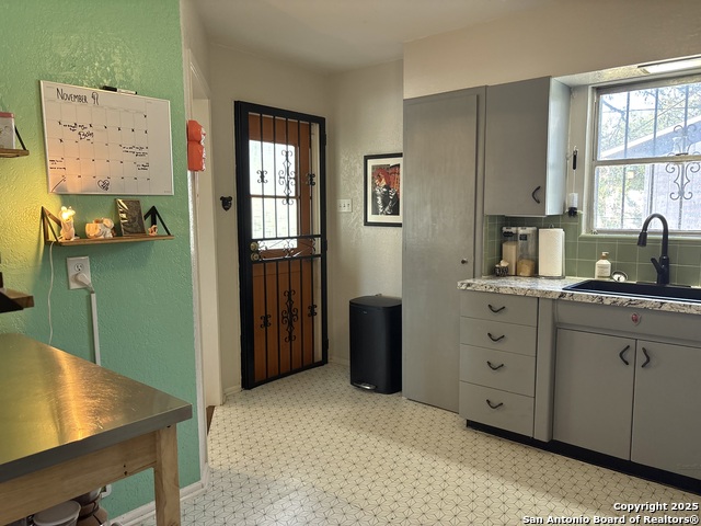 Image 22 of 26 For 315 Dresden  