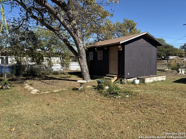 Image 24 of 26 For 315 Dresden  