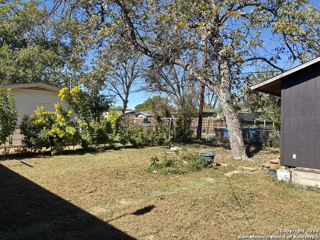 Image 25 of 26 For 315 Dresden  