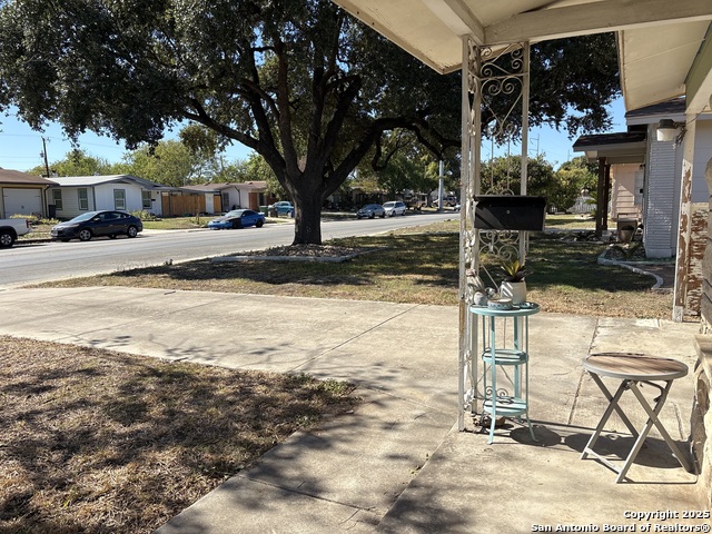 Image 3 of 26 For 315 Dresden  