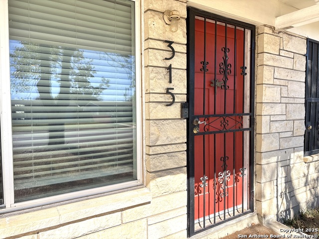 Image 4 of 26 For 315 Dresden  