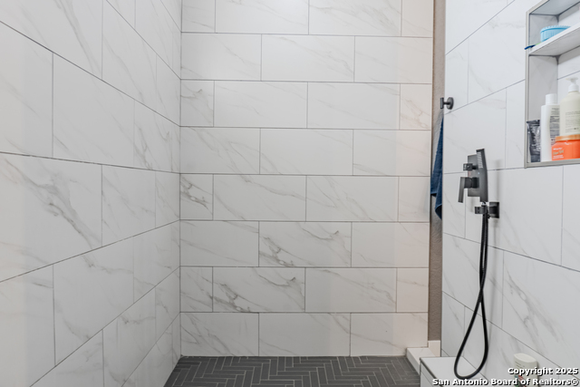 Image 20 of 47 For 732 Lake Valley