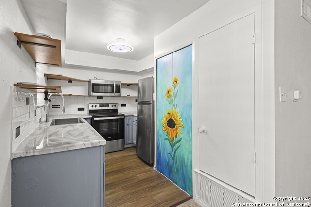 Details for 923 Vance Jackson 905, San Antonio, TX 78201