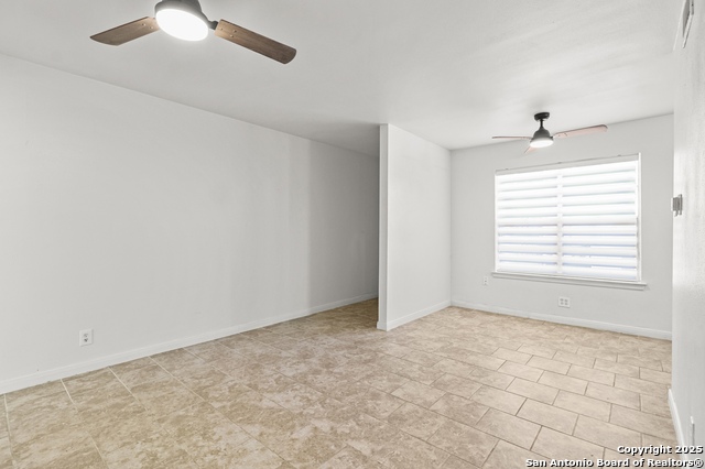 Image 10 of 24 For 923 Vance Jackson  905