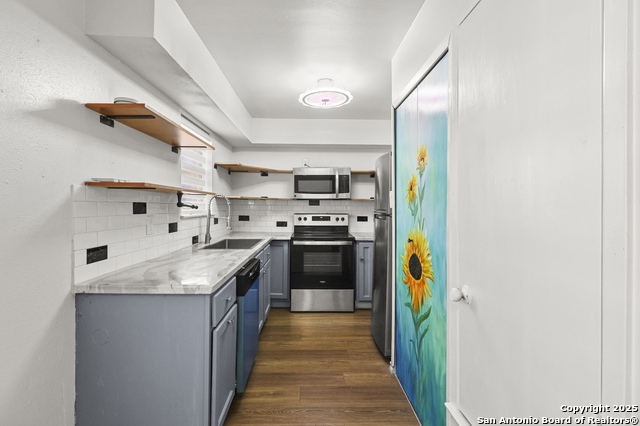 Image 11 of 24 For 923 Vance Jackson  905