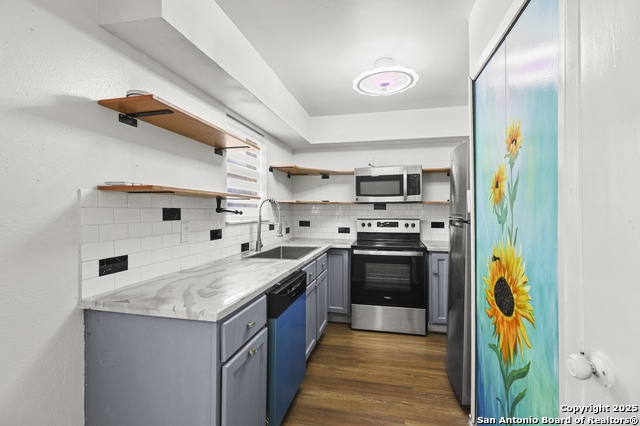 Image 12 of 24 For 923 Vance Jackson  905