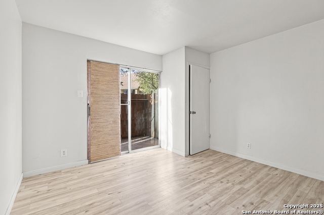 Image 14 of 24 For 923 Vance Jackson  905