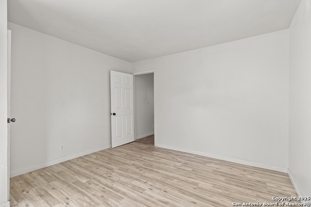 Image 15 of 24 For 923 Vance Jackson  905