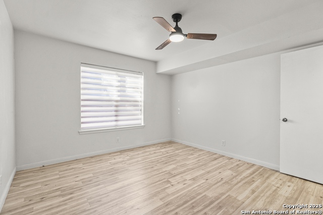 Image 17 of 24 For 923 Vance Jackson  905